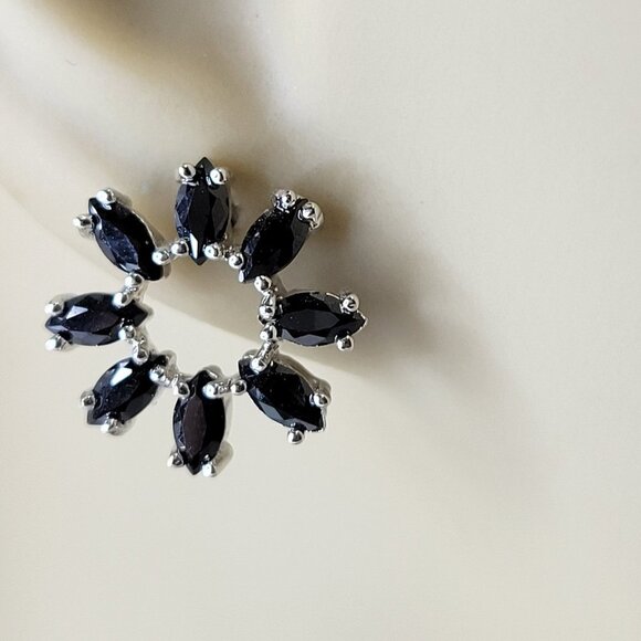 Black Mini earrings - Picture 7 of 8